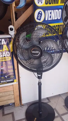 ventilador grande Britânia de coluna funcionando perfeitamente por 150 reais