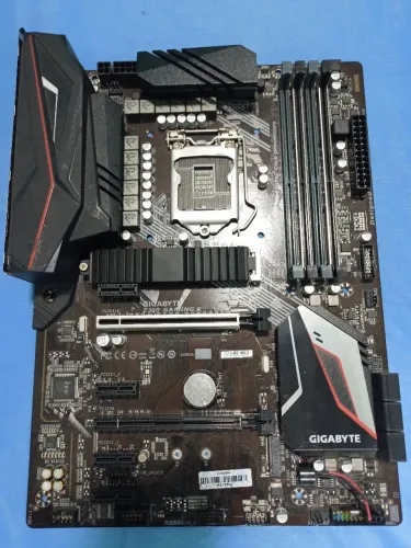 Placa mãe gamer Z390 gigabyte com defeito.