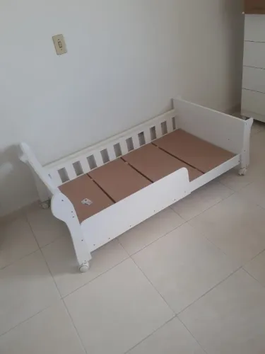 Cama estilo montessori infantil