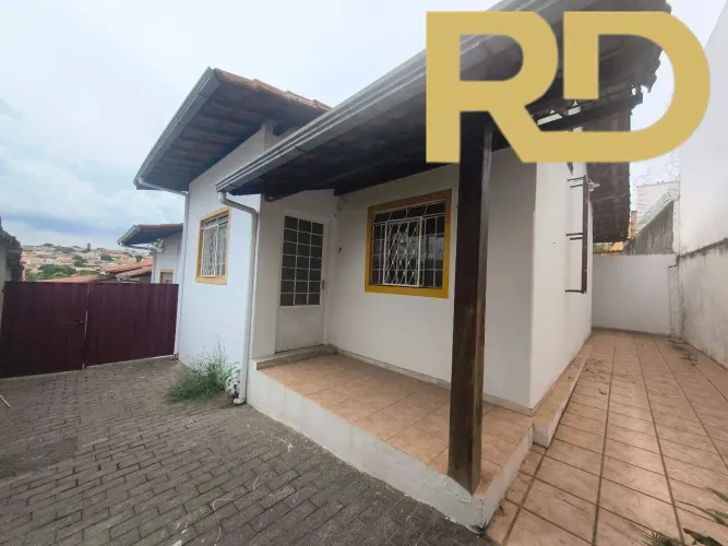 Casa geminada 2 quartos e área