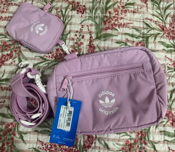 Bolsa 2 em 1, na cor lilás da Adidas