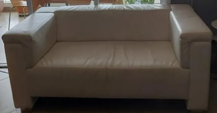 Sofá de Courino Bege para Sala de Estar