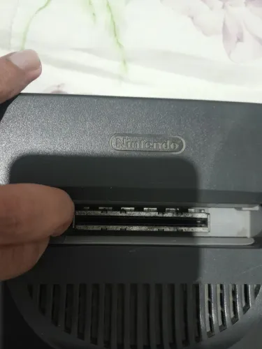 Nintendo 64 com controle e fonte original! Tem cabo e cartucho original opcional