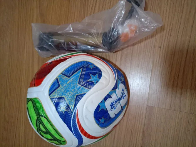 Bola de futebol campo ADIDAS Trionda COPA DO MUNDO 2026 + BRINDE