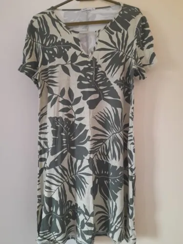 Vestido curto com manga