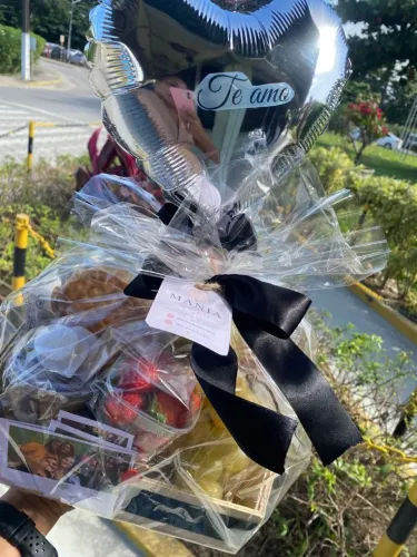 Cesta de café da manhã personalizada a pronta entrega