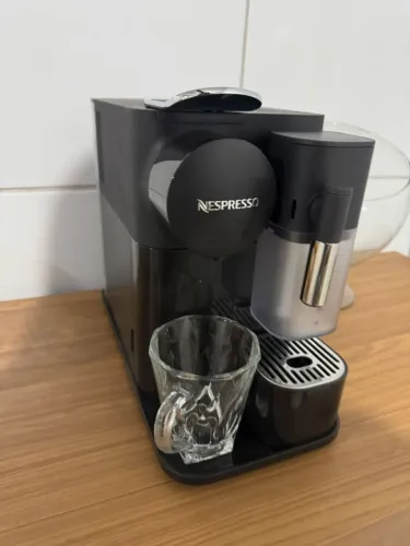 Cafeteira expresso nespresso new lattissima one f121 preta