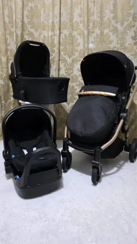 Carrinho de bebê 3 em 1 com Moisés e Bebê Conforto - Preto