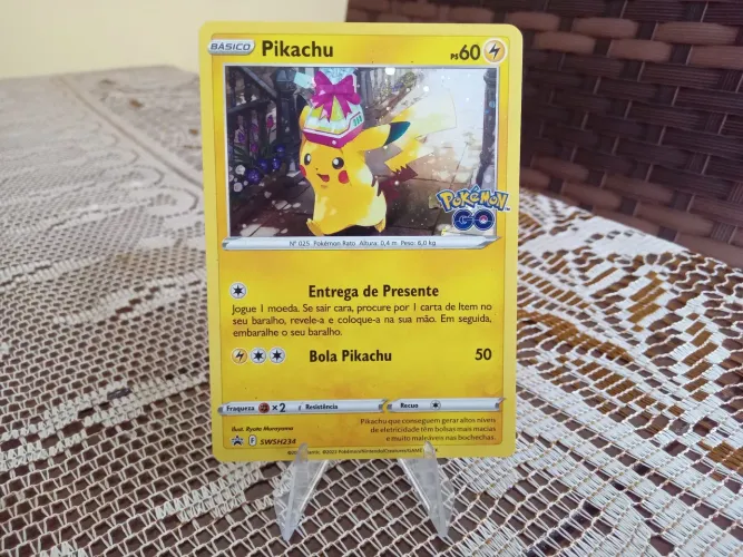 Carta Pokémon tcg do Pikachu Pokémon Go swsh234 foil PT copag