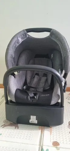Bebê conforto Safety 1st One safe cinza com base