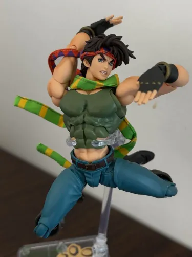 Action figure Joseph Joestar SH Figuarts + Cachecol e Bandana Custom