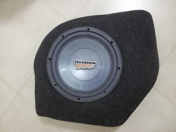 Caixa em fibra de vidro c/ sub woofer de 12"