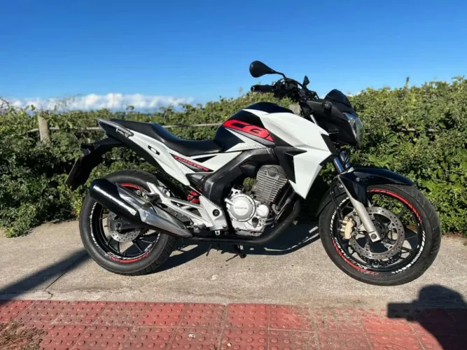 Moto CB Twister 250