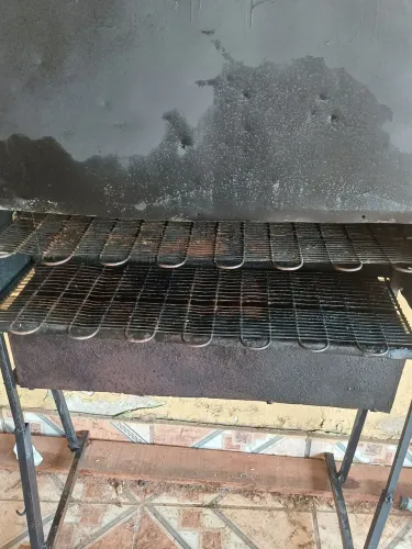 Churasqueira para espetinho.
