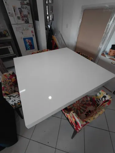 Mesa com 4 cadeiras