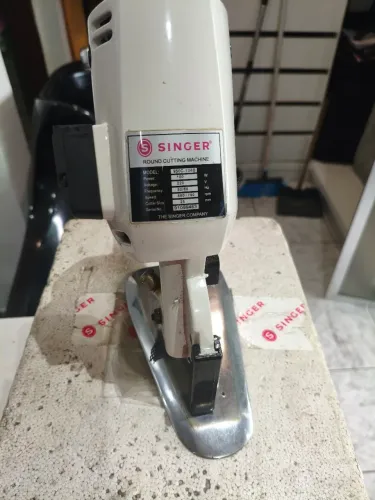VENDO MÁQUINA DE CORTAR TECIDO SINGER - SEMINOVA!