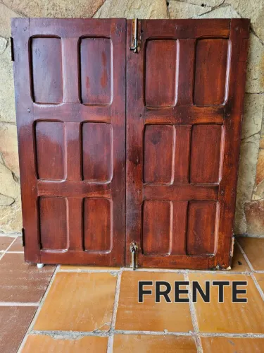 JANELA COLONIAL EM MADEIRA MACIÇA MED. 100cm(L) x 110cm(A)