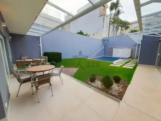 Casa em Condomínio - São Paulo II - Cotia - 4 Suítes - 640m².