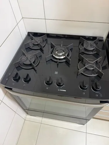 Vendo Fogo 5 bocas Eletrolux em perfeito estado, zero arranhoes.