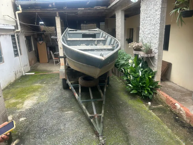 Barco com carretilha