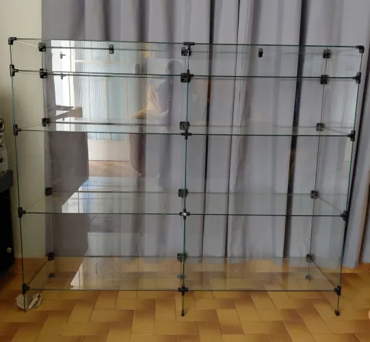 Vende-se balcão colmeia vidro