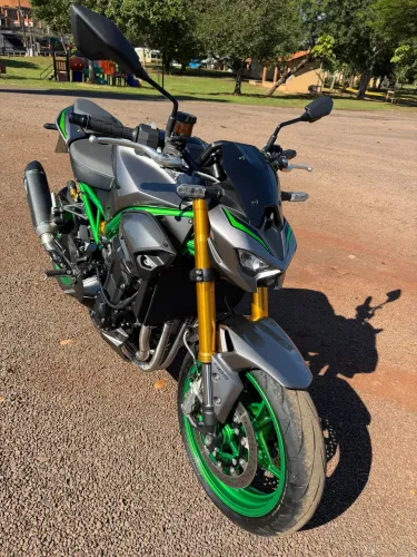 Vendo Kawasaki z900 R edition 25/26 50 mil + 84 parcelas de 300 reais