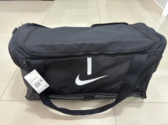 Bolsa viagem NIKE nova, 95L