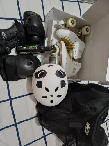 patins quad traxart + capacete + kit proteção + mochila + spray anfungico