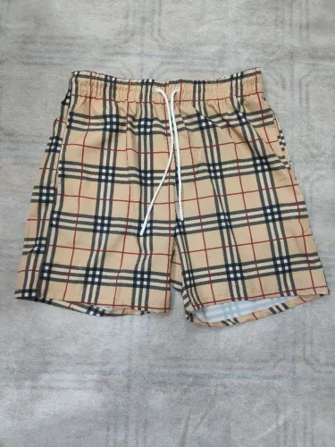 Bermuda Burberry tamanho M 