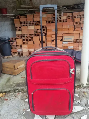 Mala de rodinhas usada