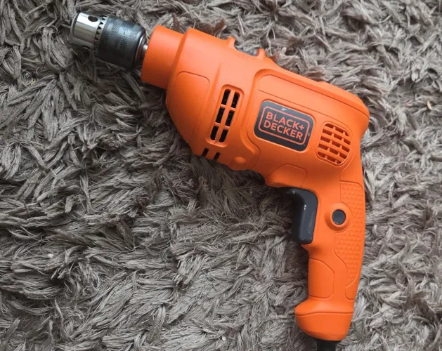 Furadeira de Impacto Black e Decker 