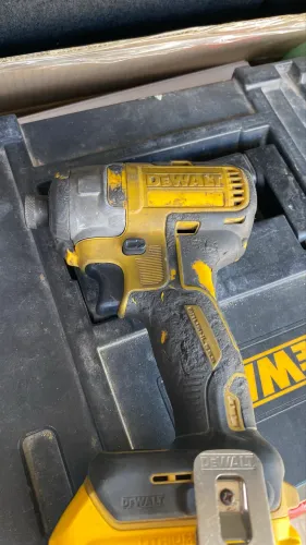 Parafusadeira de impacto DEWALT DCF887