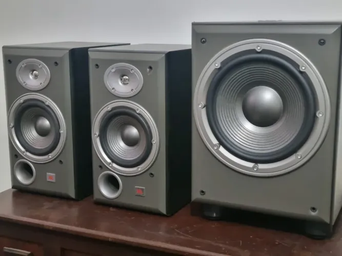 TRIO JBL E30 + SUB E150P