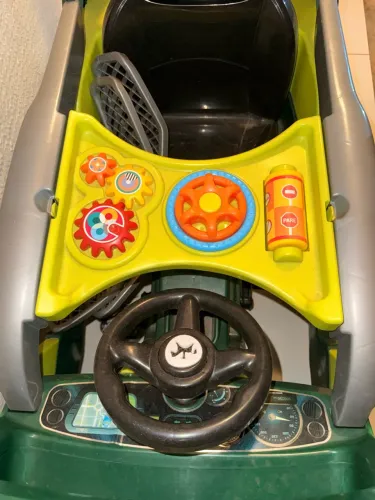 Vendo triciclo, patinete e jeep