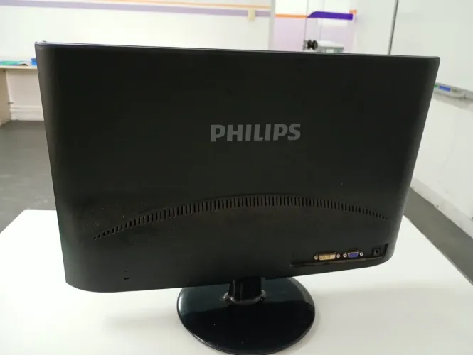 10 Monitores Phillips 18,5P
