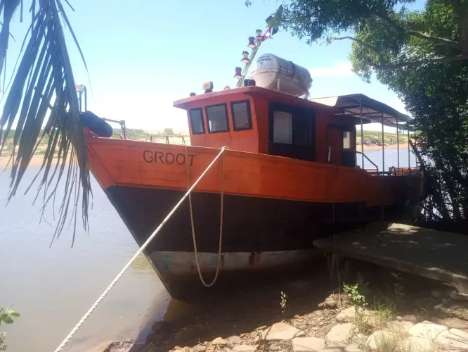 Barco de Madeira - 12,8 de comprimento x 4,58 de boca