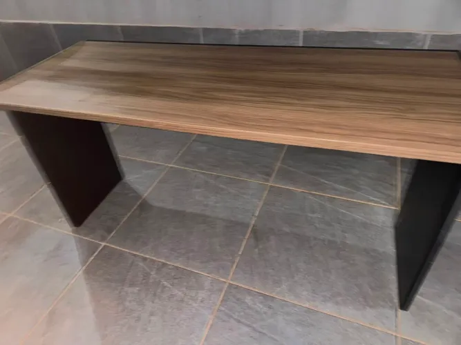 Mesa de escritório em L