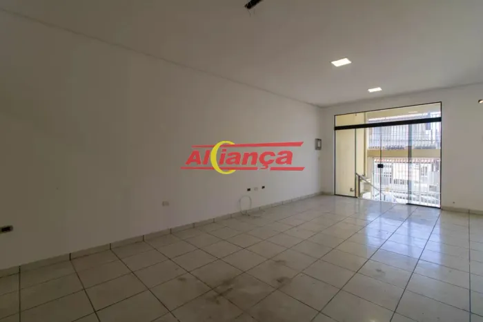 Casa 100m², com 2 quartos para locação em Vila Augusta - Guarulhos R$ 3.000,00