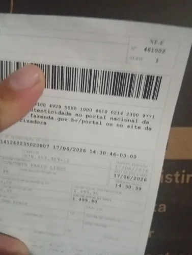 Tv nova lacrada, garantia de 1ano, valor na nota R$ 1.500, faço R$ 1.100,00