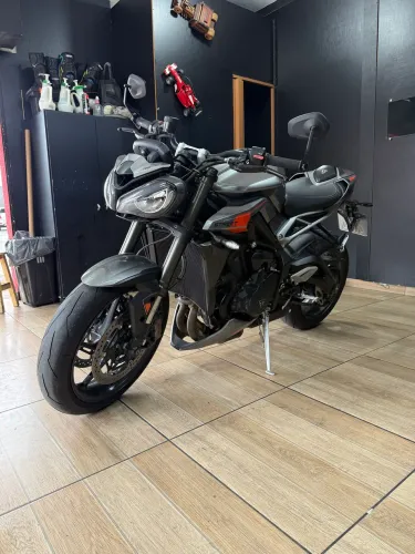Triumph street 765rs