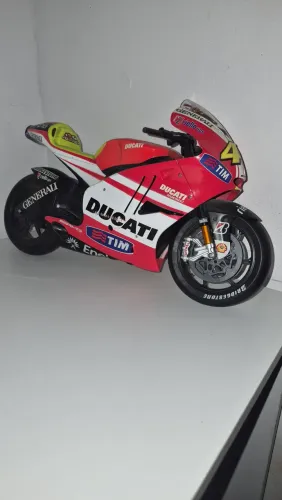Miniatura moto ducati 1:6 