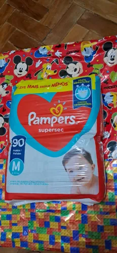 90 Fraldas Pampers Supercec tamanho M
