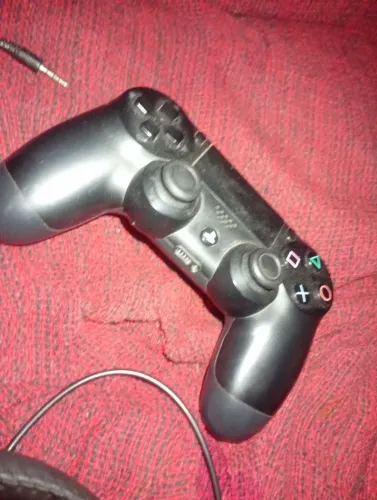 Vendo controle ps4 novinho 2 mês de uso 