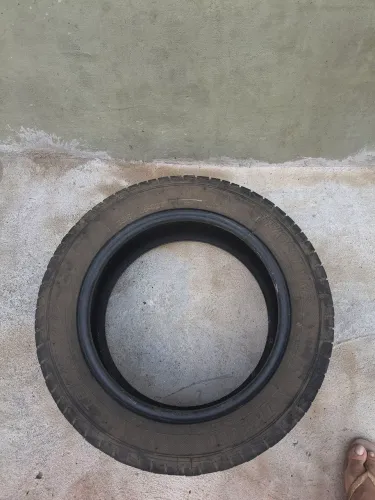 Pneu remold 185/60/15 R$ 120 Cada, levando os 2 faço R$210.