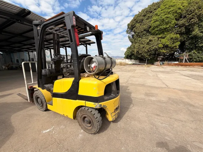 Empilhadeira 2,5 toneladas
