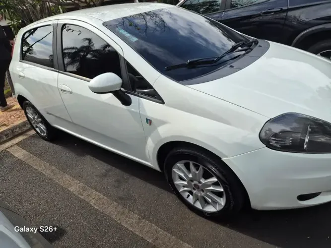 Fiat Punto Attractive Italia 1.4 F.flex 8V 5P 2012