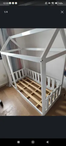 Cama montessoriana infantil