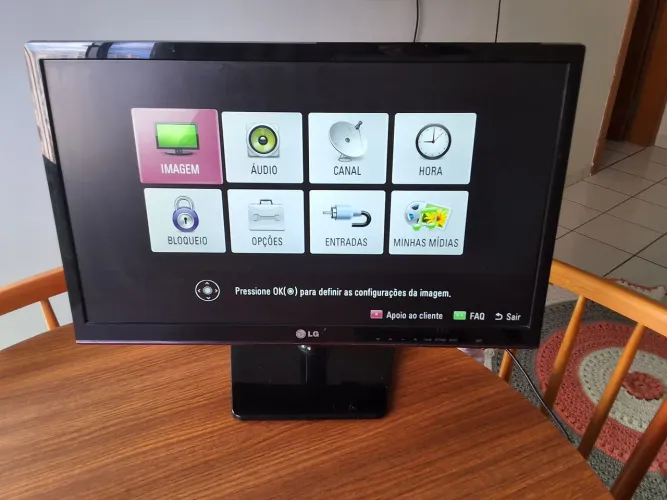 TV Monitor LG 24" Full HD - Com 2 HDMI e USB (Perfeito Estado + Controle)