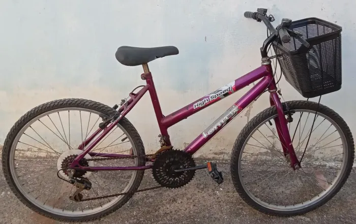 Vendo uma bicicleta 