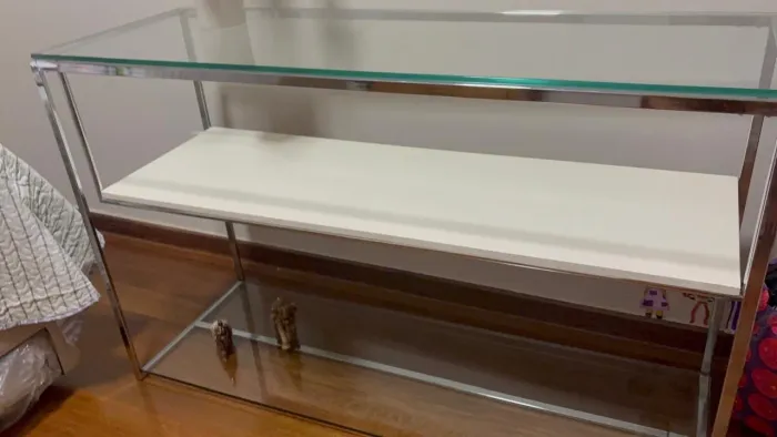 Aparador de aço inox com vidro temperado
